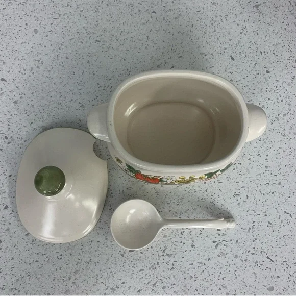 Vintage Ceramic Oven-Proof Covered Dish with Serving Spoon- Made in Japan - Picture 4 of 10